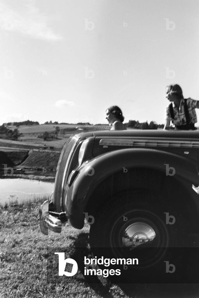 A trip with the Opel Admiral, Germany 1930s (b/w photo)