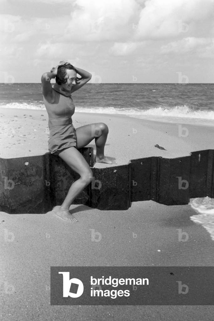 The popular dancer Gret Palucca on vacation on Sylt, Germany 1930s (b/w photo)
