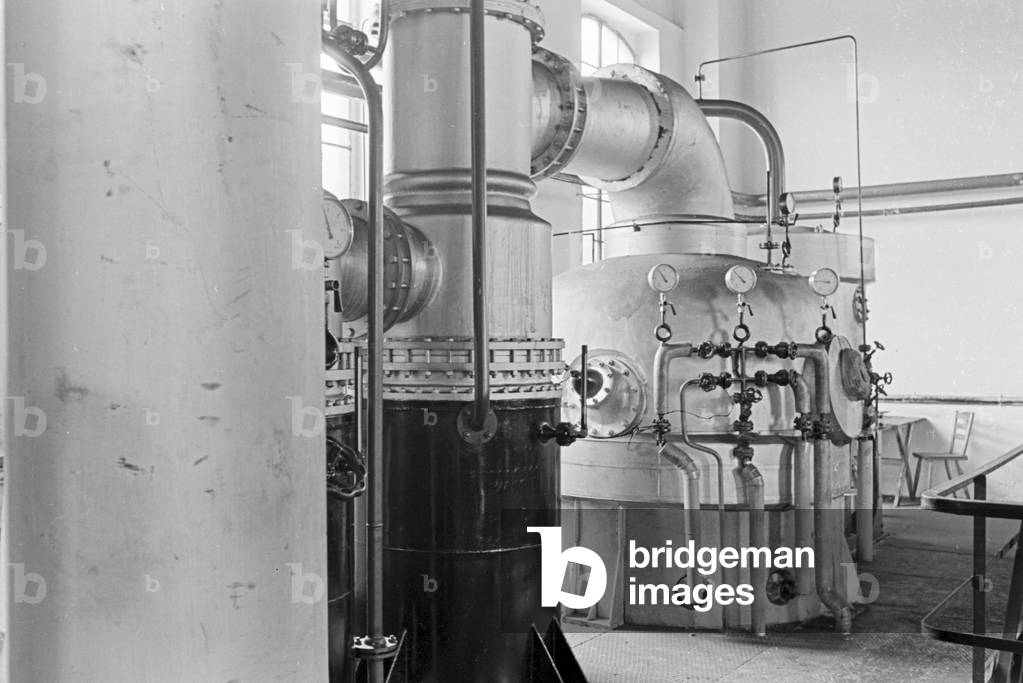 A guided tour through a factory of fatty acid in Witten, Germany 1930s (b/w photo)