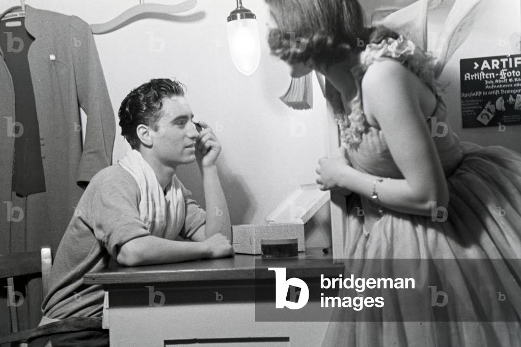 Opera singer and chorus girl in the changing room in the opera in Rome, Italy 1940s (b/w photo)