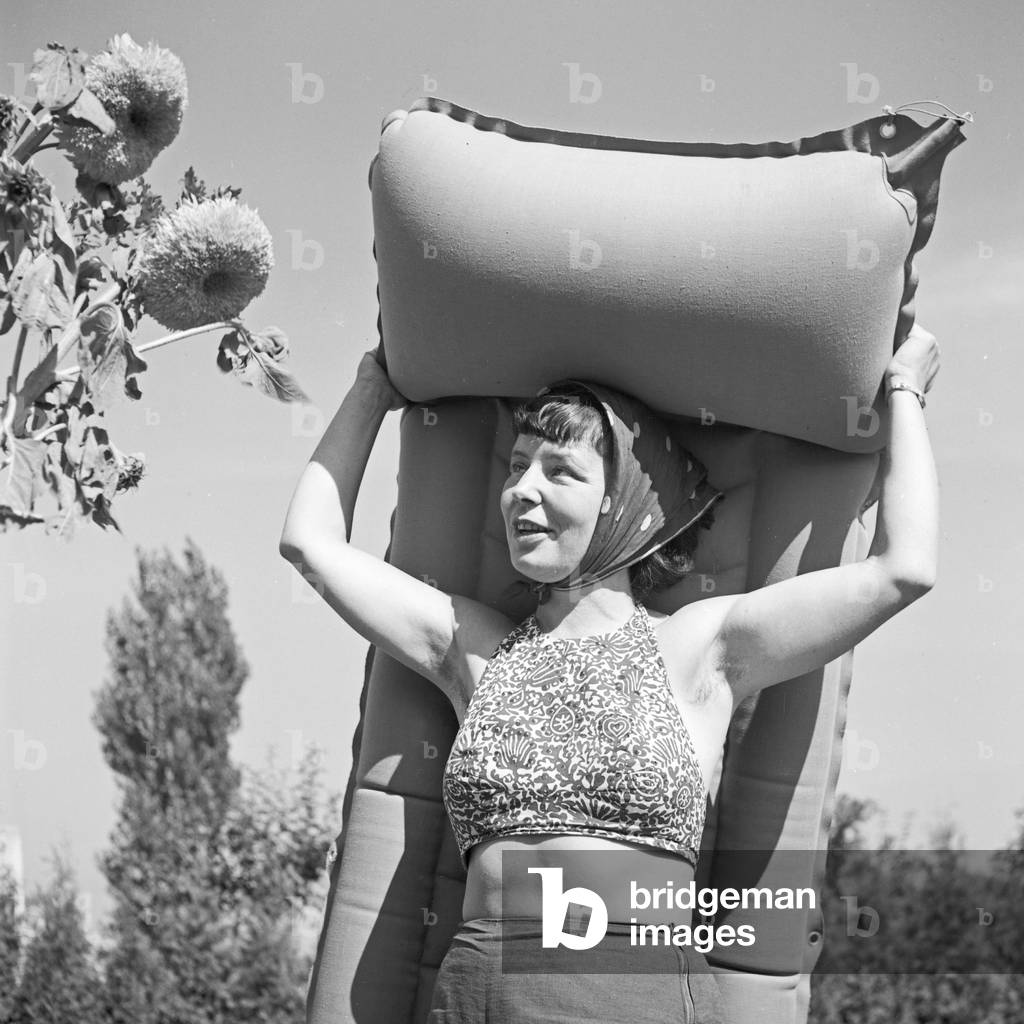 A young woman with an airbed, Germany 1930s (b/w photo)