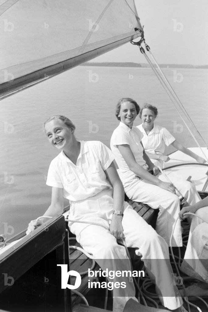 Sailing lessons on the Chiemsee, Germany 1930s (b/w photo)