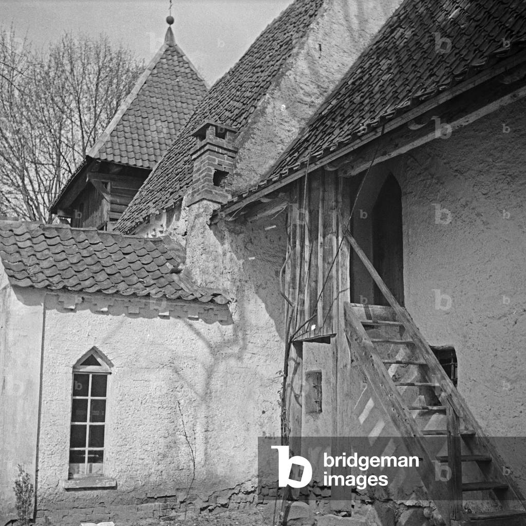 St George's church at Meinerdingen at Luneburg Heath area, Germany 1930s (b/w photo)