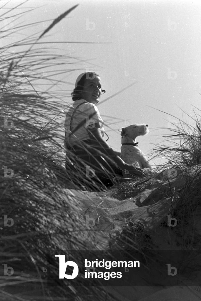 Vacation at the Baltic Sea, Germany 1930s (b/w photo)
