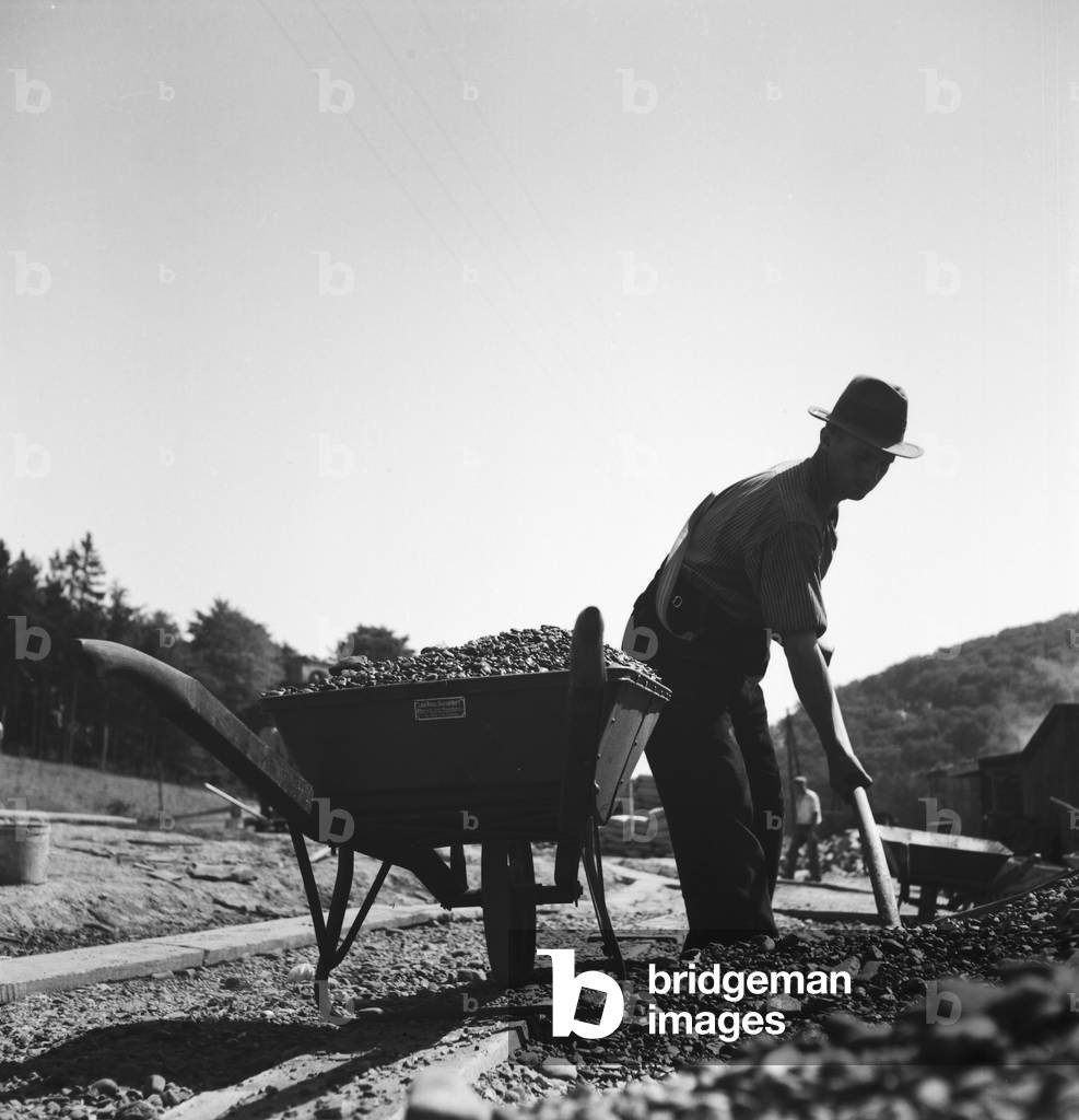 Construction workers working on a bridge, Germany 1930s (b/w photo)