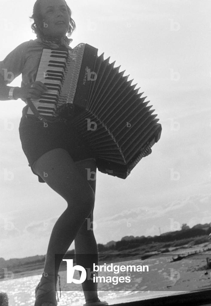 A summer day at the Baltic Sea, Germany 1930s (b/w photo)