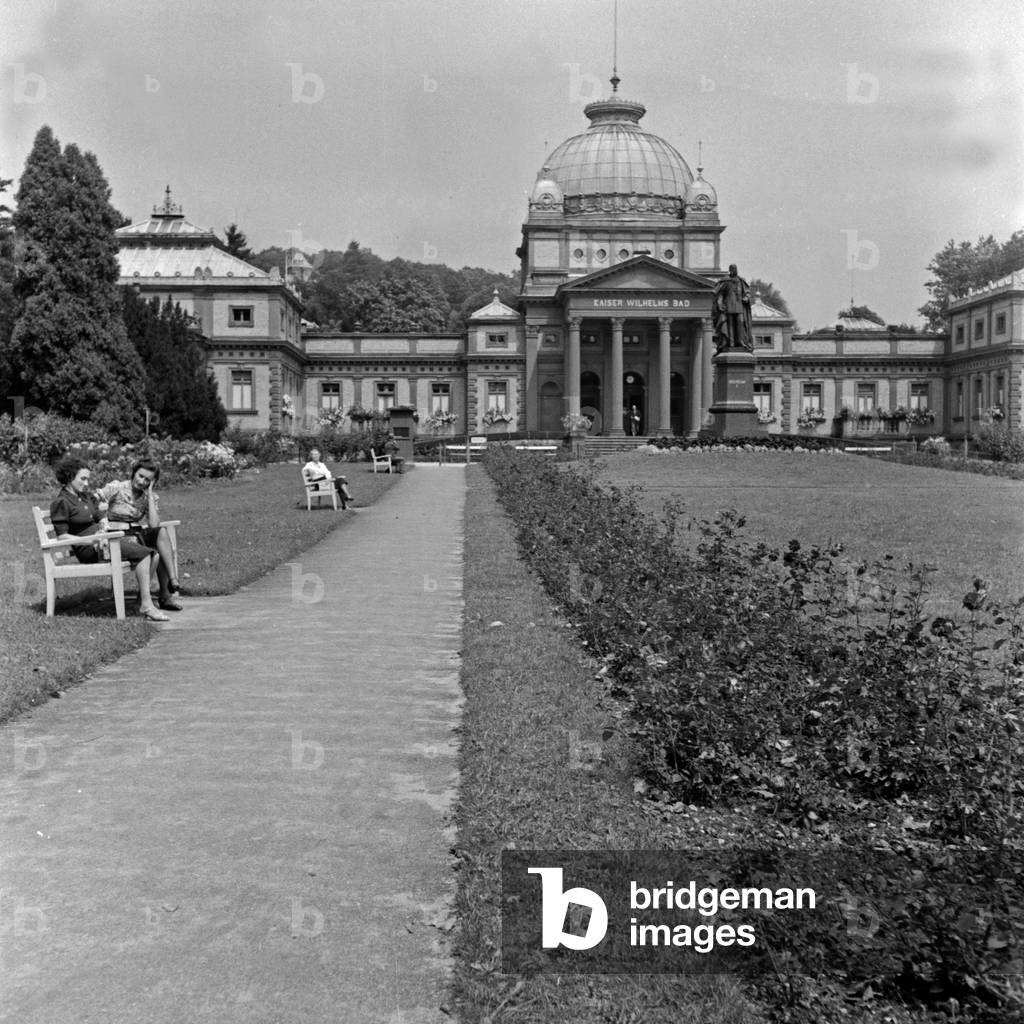 View to the Kaiser-Wilhelms-Bad at Bad Homburg, Germany 1930s (b/w photo)