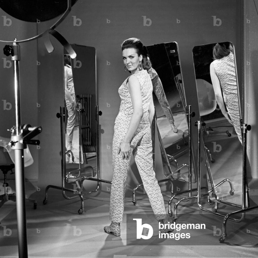 German model Karin Warstatt posing at photo shoot, Germany 1960s