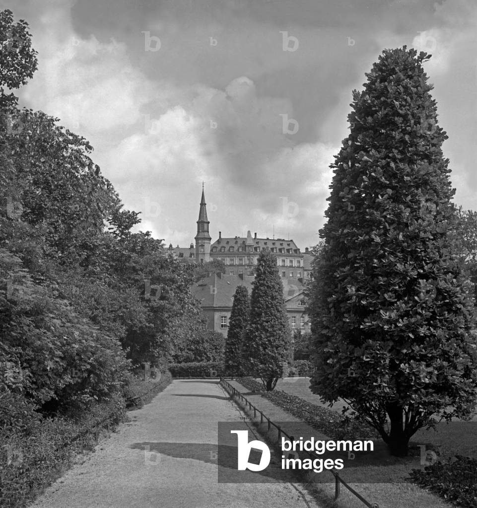 The castle of the former reeves of Plauen, Germany 1930s (b/w photo)