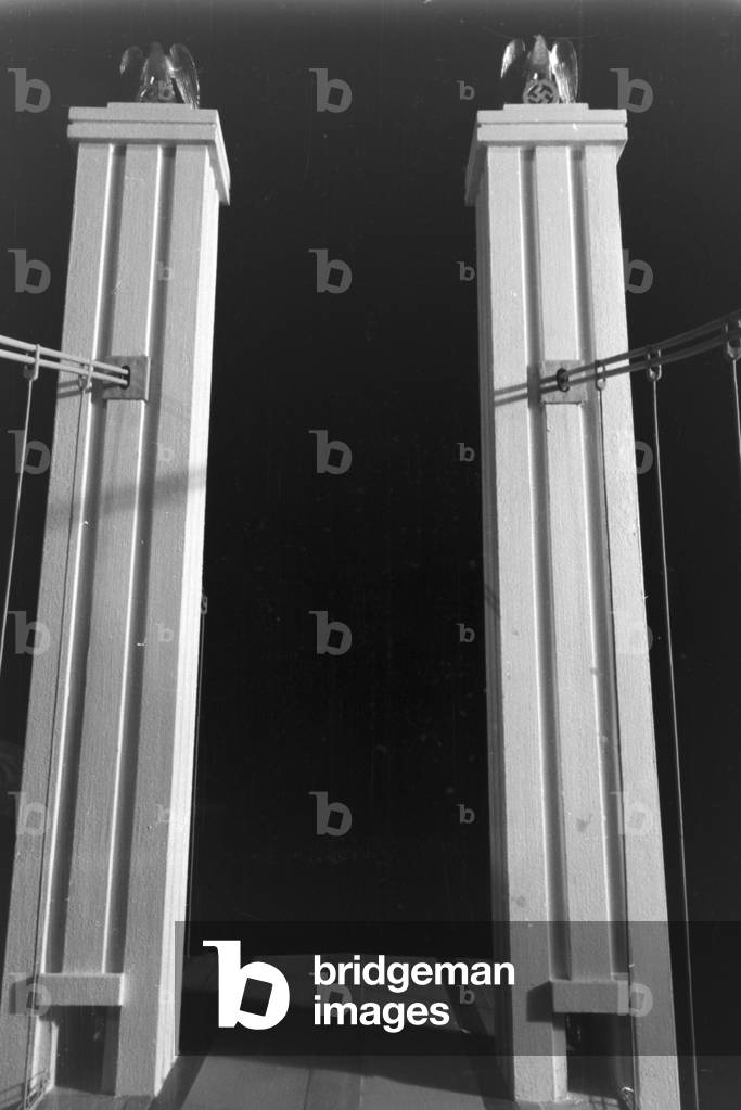 Model of a planned bridge produced by bidge construction company J. Gollnow & Sohn at Stettin, Germany 1930s (b/w photo)