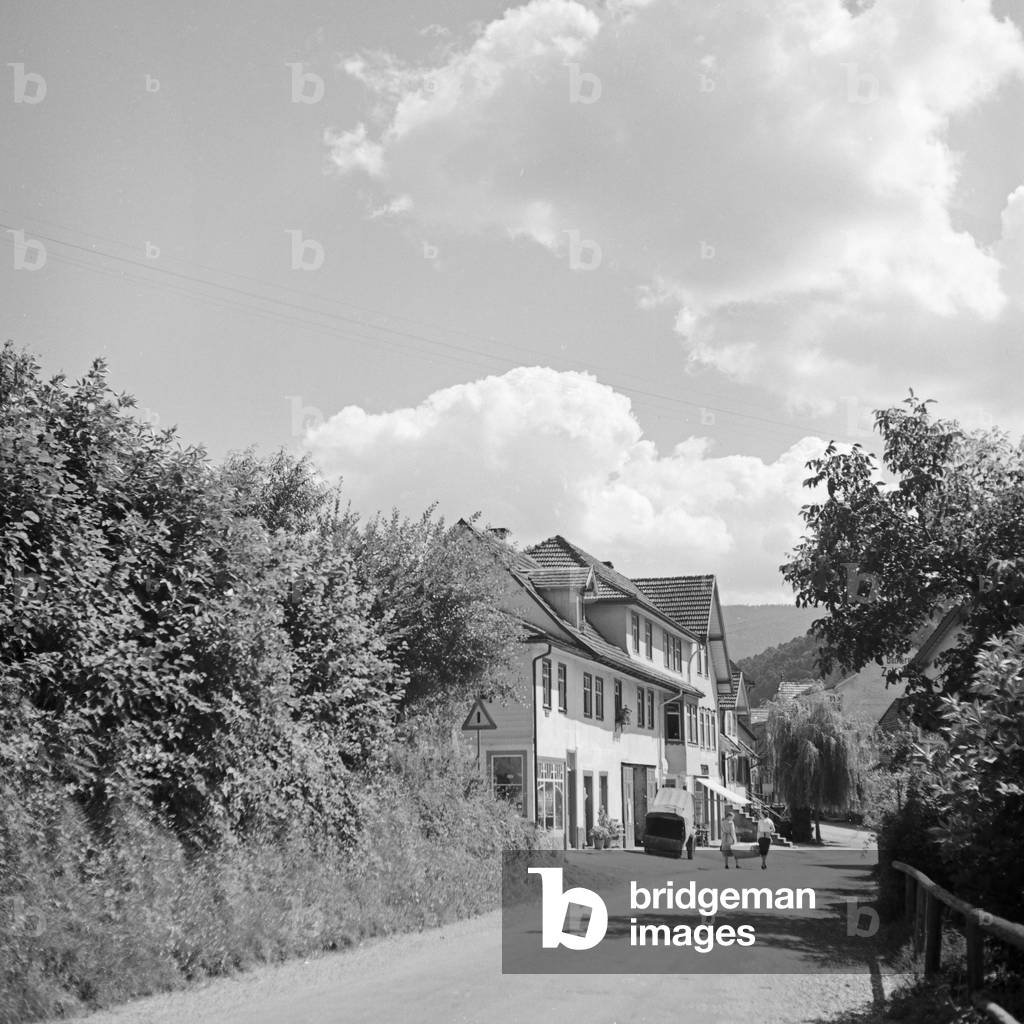 Street in a village in Black Forest area, Germany 1930s (b/w photo)
