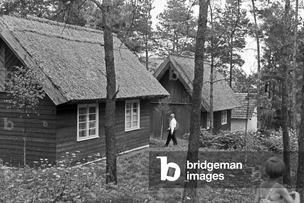 Forest huts at the sports club at Belzig in Brandenburg, Germany 1930s (b/w photo)