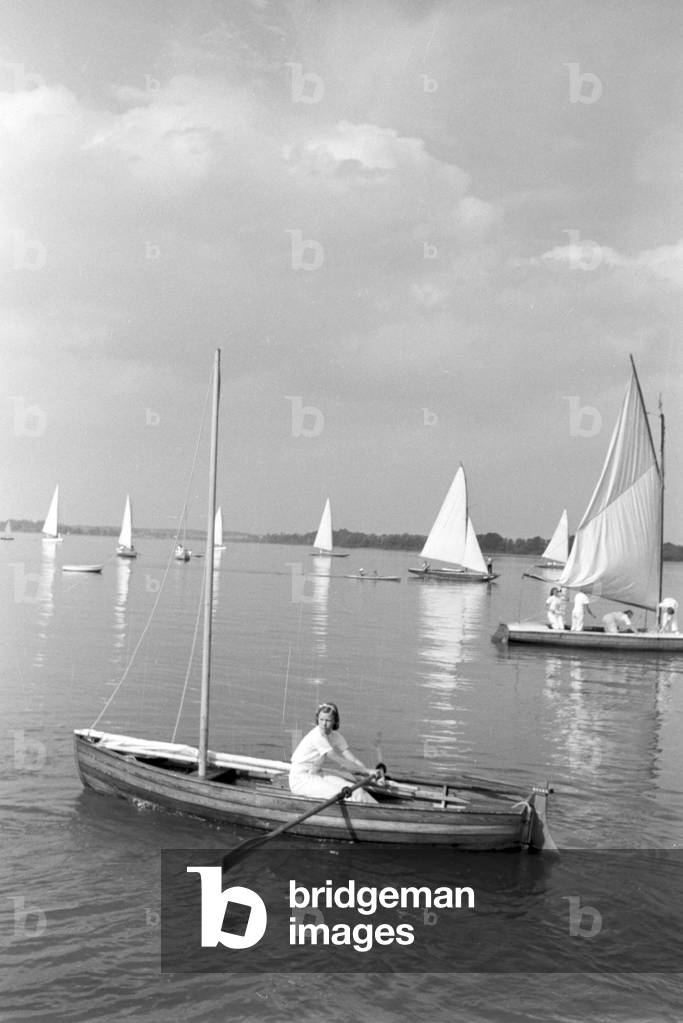 Sailing lessons on the Chiemsee, Germany 1930s (b/w photo)