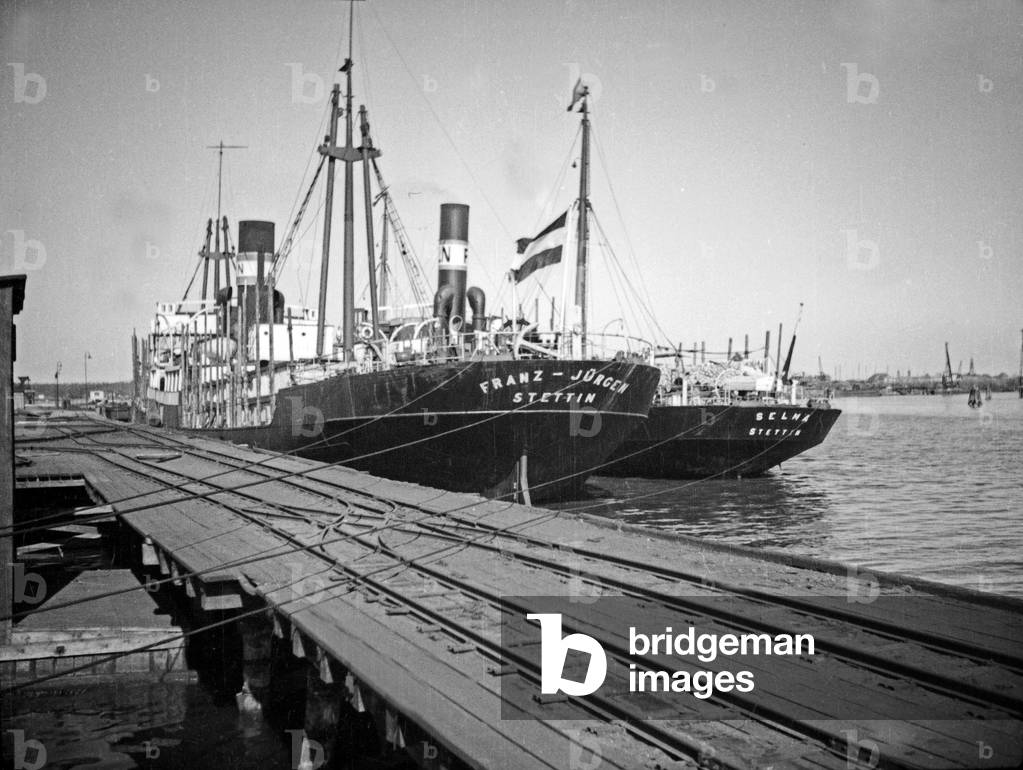 At the outer harbor of Koenigsberg, East Prussia, 1930s (b/w photo)
