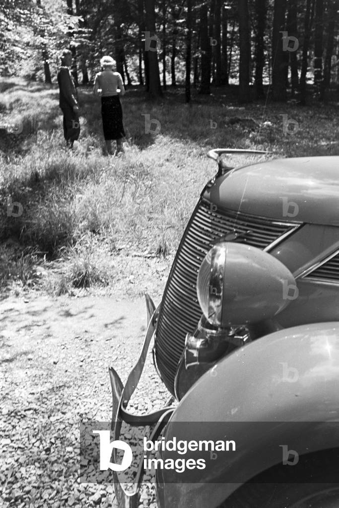Car drivers making a break in a forest near St Märgen in the Southern Black Forest, Germany 1930s (b/w photo)