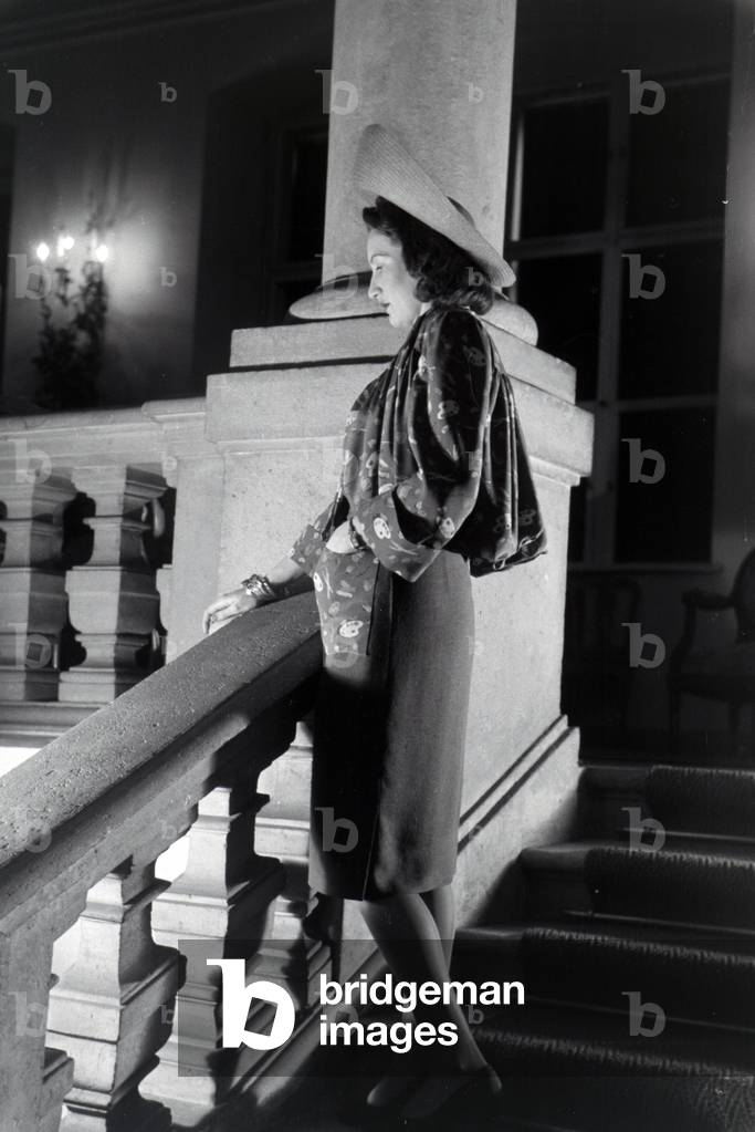 A model is presenting a suit, on the occasion of the Wiener Modewoche in the house of fashion 