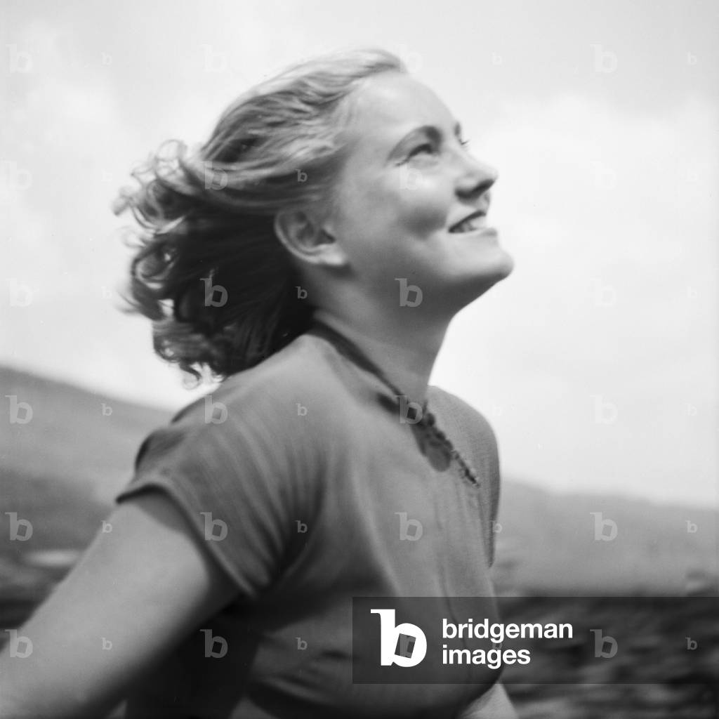 Portrait of a young woman, Germany 1930s (b/w photo)