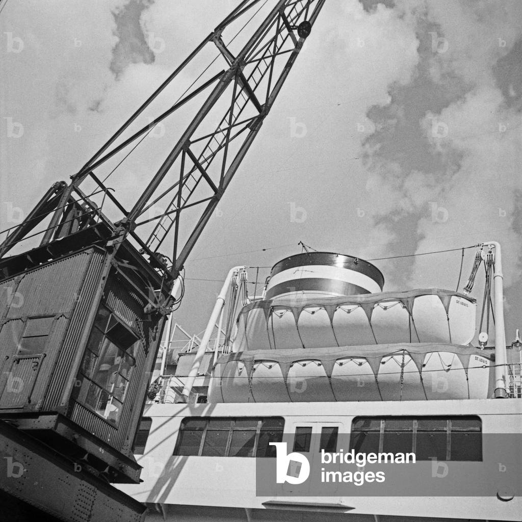 Crane at Hamburg harbor, Germany 1930s (b/w photo)