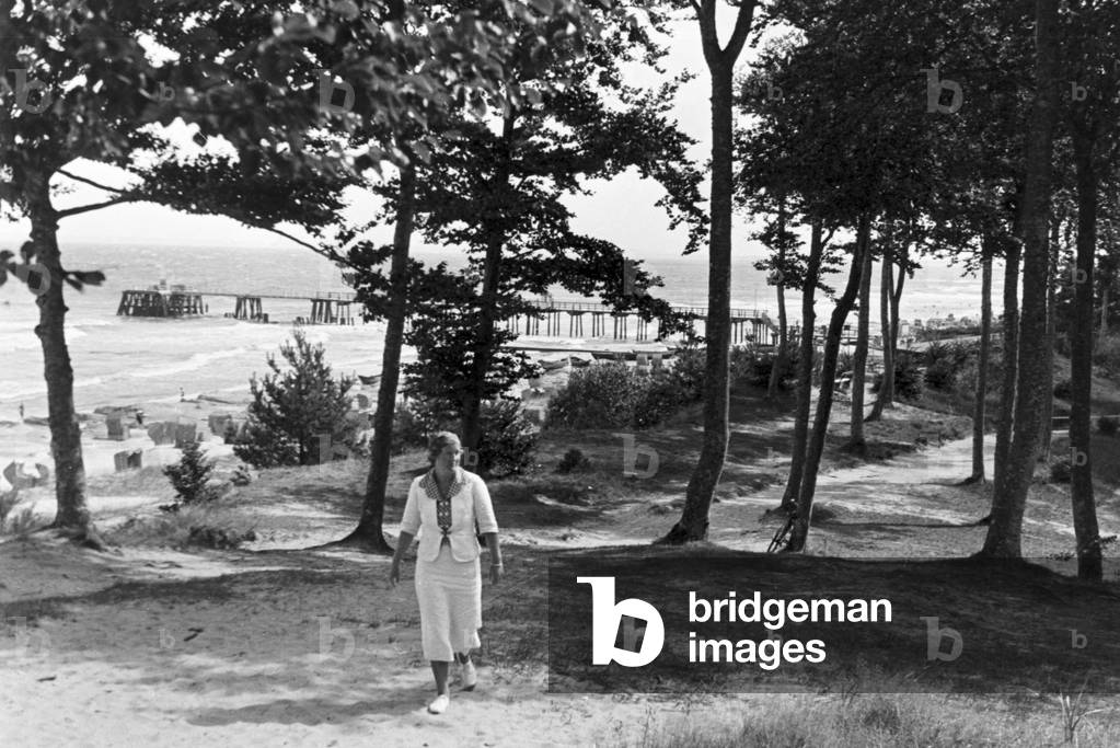 Holidays at the Baltic Sea, Germany 1930s (b/w photo)