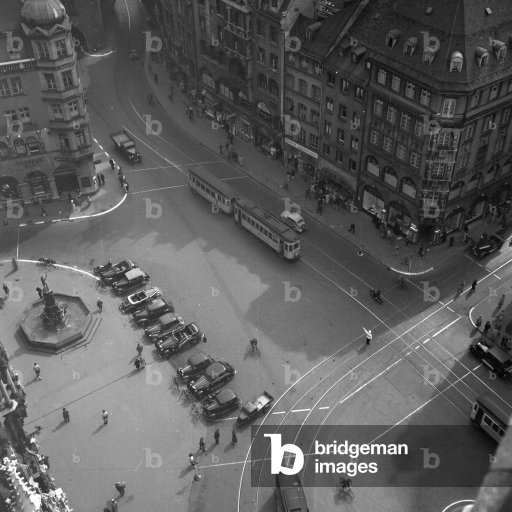 Bird's view to Marienplatz square at Munich, Germany 1930s (b/w photo)