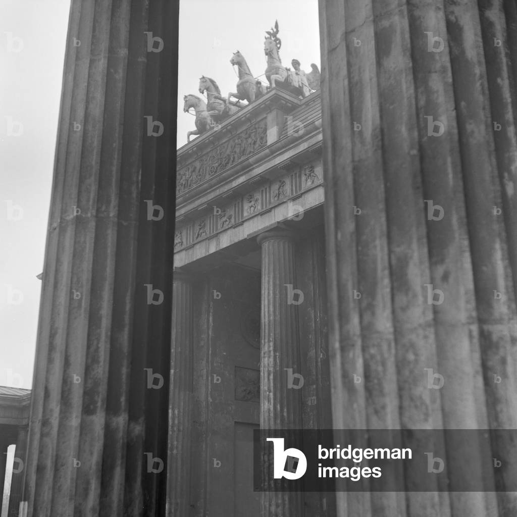 Brandenburg gate at Berlin, Germany 1930s (b/w photo)