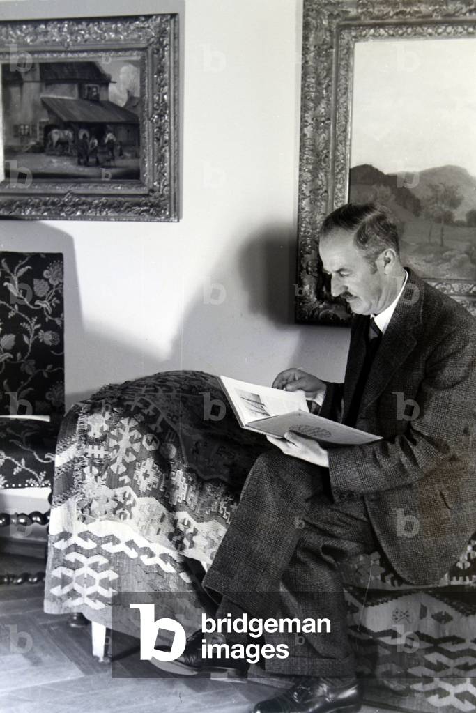 The artist and director of the art academy in Nuremberg reading a book, Germany 1930s (b/w photo)