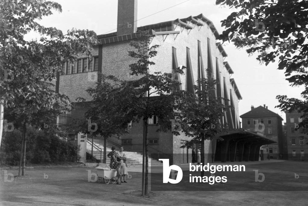Visitation of the town hall in Stuttgart, Germany 1930s (b/w photo)