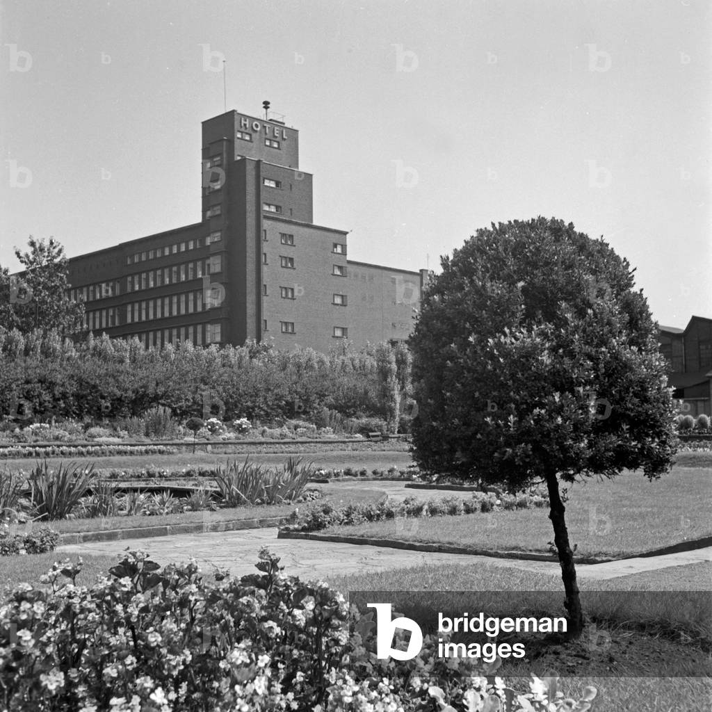 Hans Sachs building with hotel at Gelsenkirchen, Germany 1930s (b/w photo)