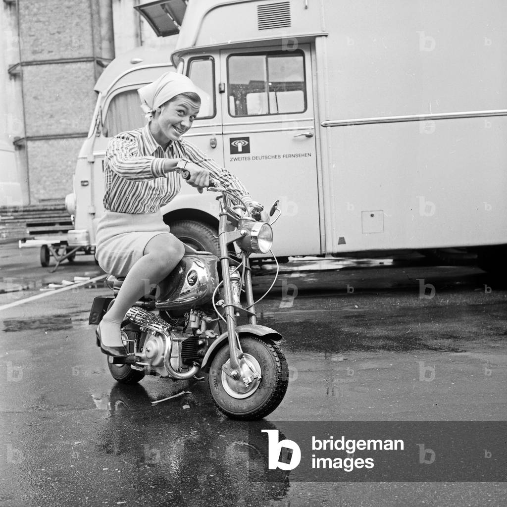 Danish schlager singer Dorthe Kollo riding a mini motorbike, Germany 1960s