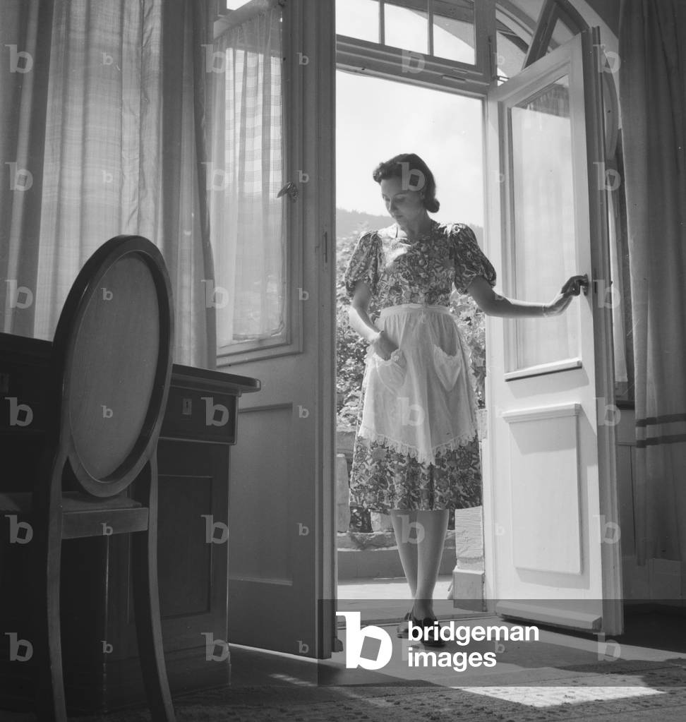 German actress Evelyn von Schoening at the spa resort Villa Sommerberg at Bad Rippoldsau in the Black Forest, Germany 1930s (b/w photo)