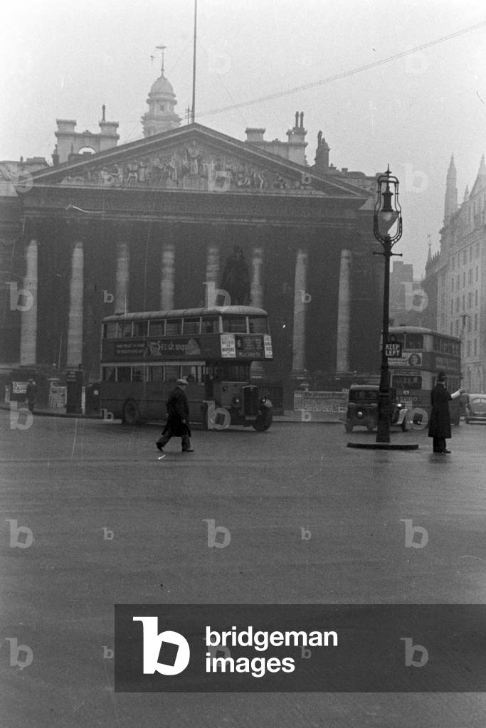 A rainy day in London, Great Britain 1930s (b/w photo)
