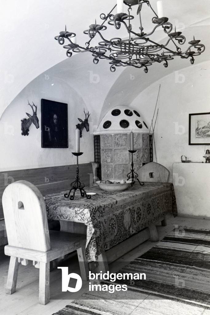 View of the dining room, kitchen in Hartmannsberg castle, the residence of Hitler´s favoured sculptor Josef Thorak, Germany 1930s (b/w photo)