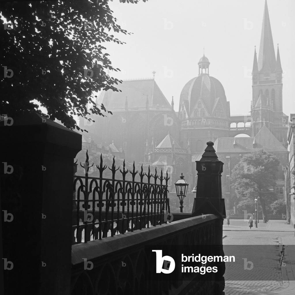 View over Kaschhof square to Aachen cathedral, Germany 1930s (b/w photo)