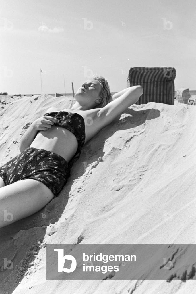 Vacations on Westerland, Germany 1930s (b/w photo)