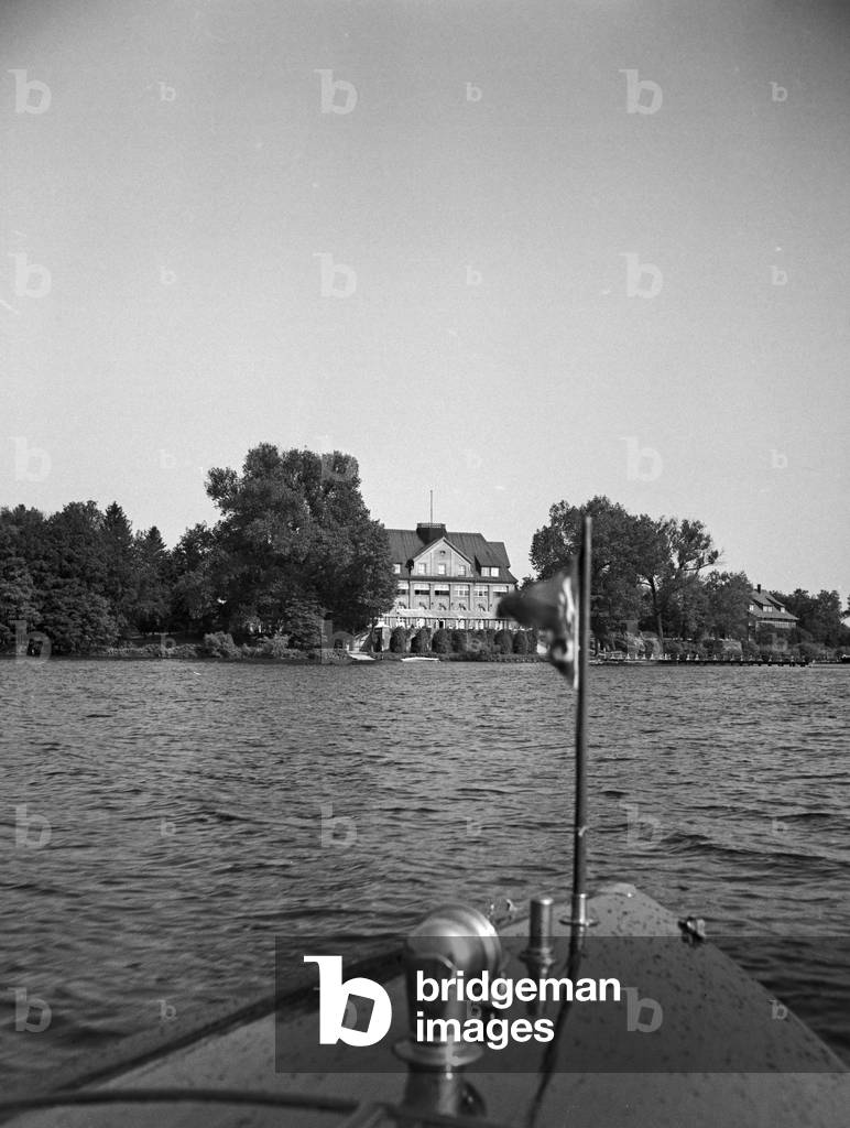 A man on a lake in his motor boar, Germany 1930s (b/w photo)