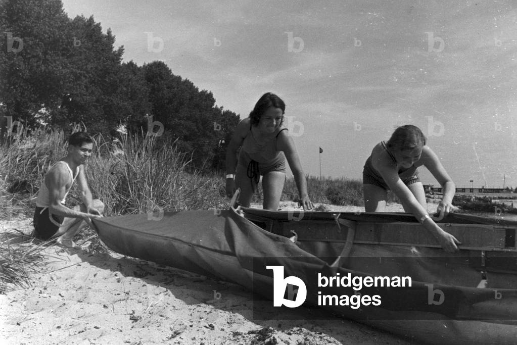 Vacation at the Baltic Sea, Germany 1930s (b/w photo)