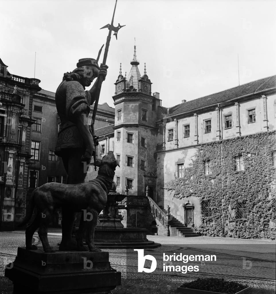 Guardian sculpture at the courtyard of the castle at Dessau, Germany 1930s (b/w photo)