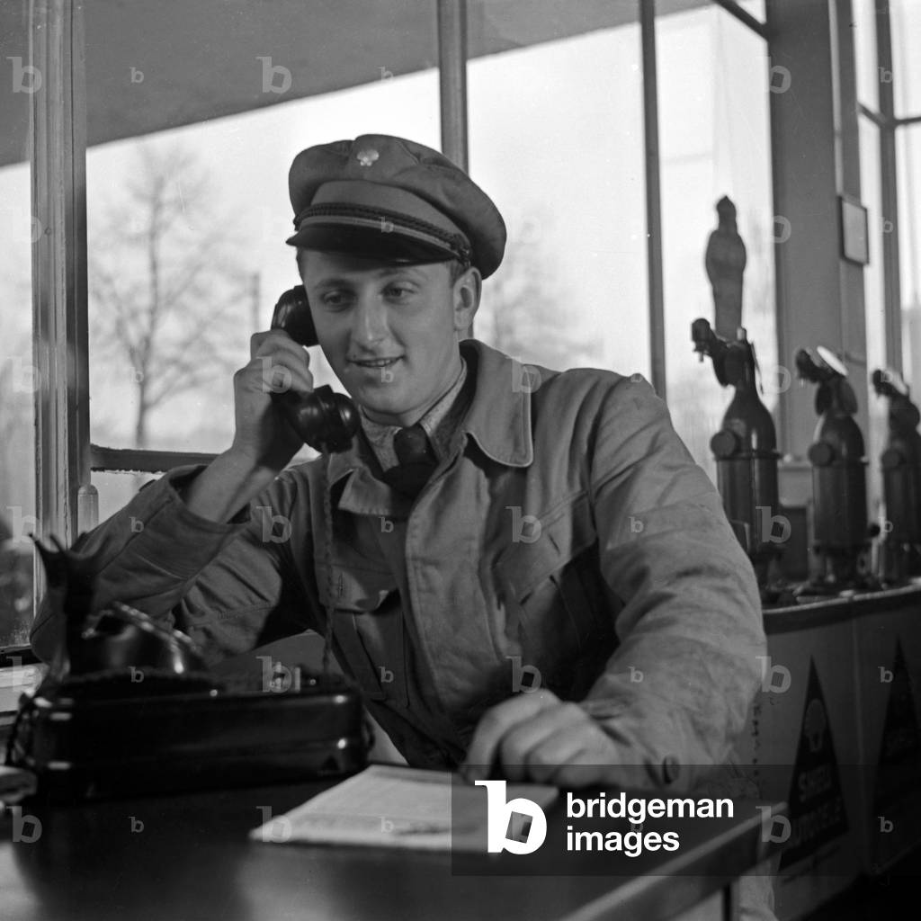 The friendly clerk from the Shell petrol station on the phone, Germany 1930s (b/w photo)