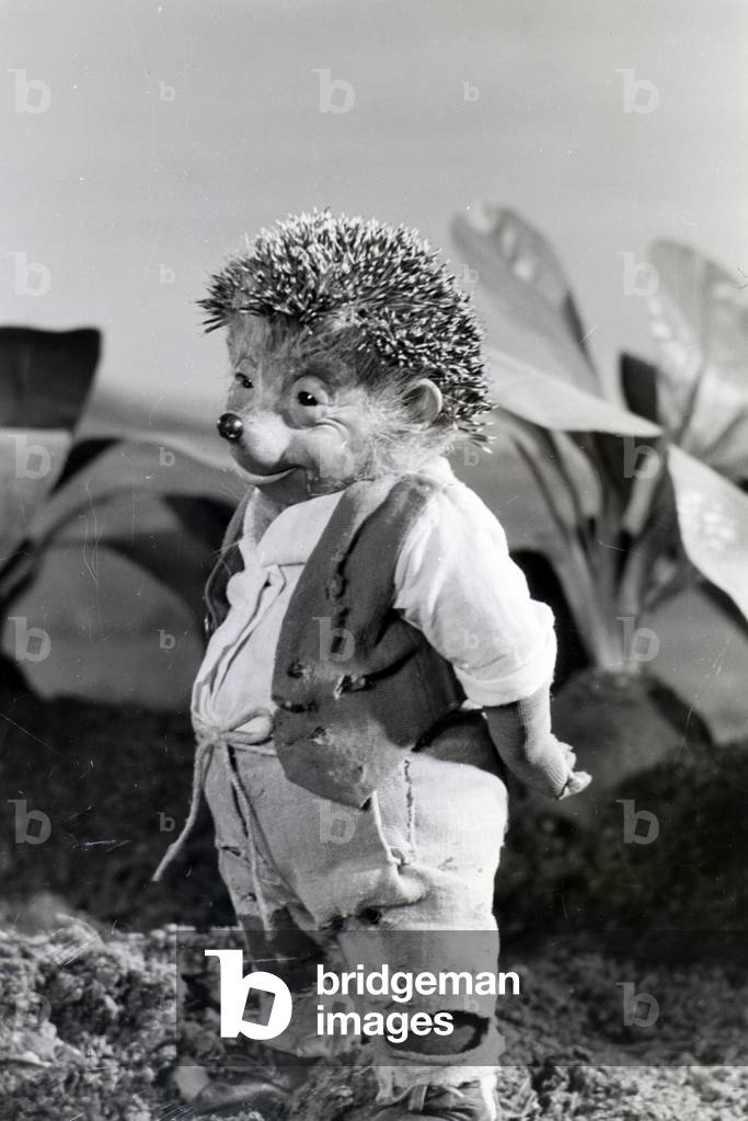 Shooting on the set of the puppet movie The race between the Rabbit an the Hedgehog with the character Mecki, produced and directed by the Diehl brothers, Germany 1930s (b/w photo)