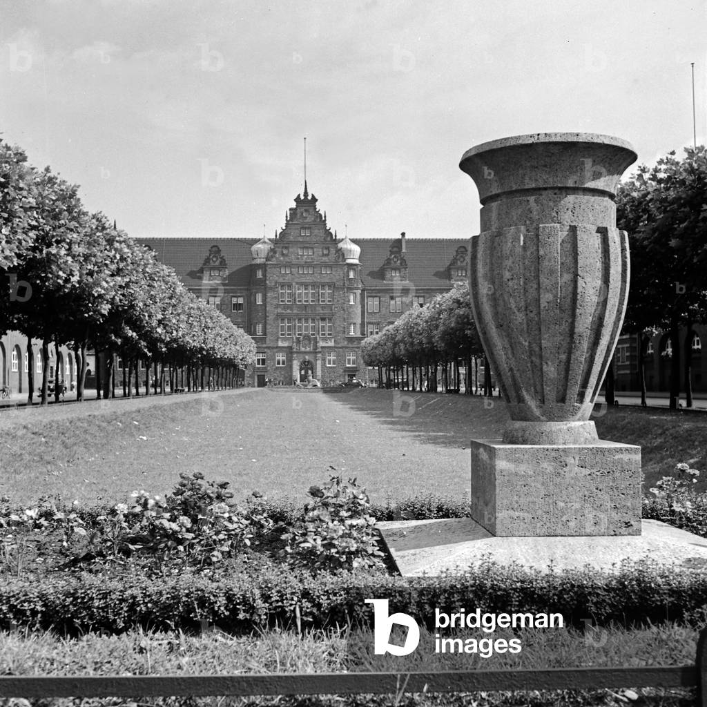 Court of first instance at Oberhausen, Germany 1930s (b/w photo)