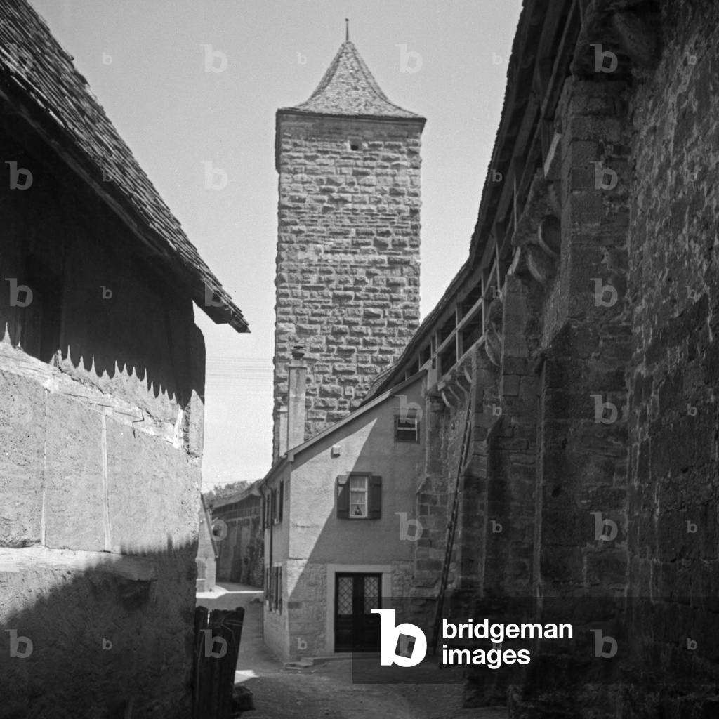 One of the watchouts of the city wall at Rothenburg ob der Tauber, Germany 1930s (b/w photo)