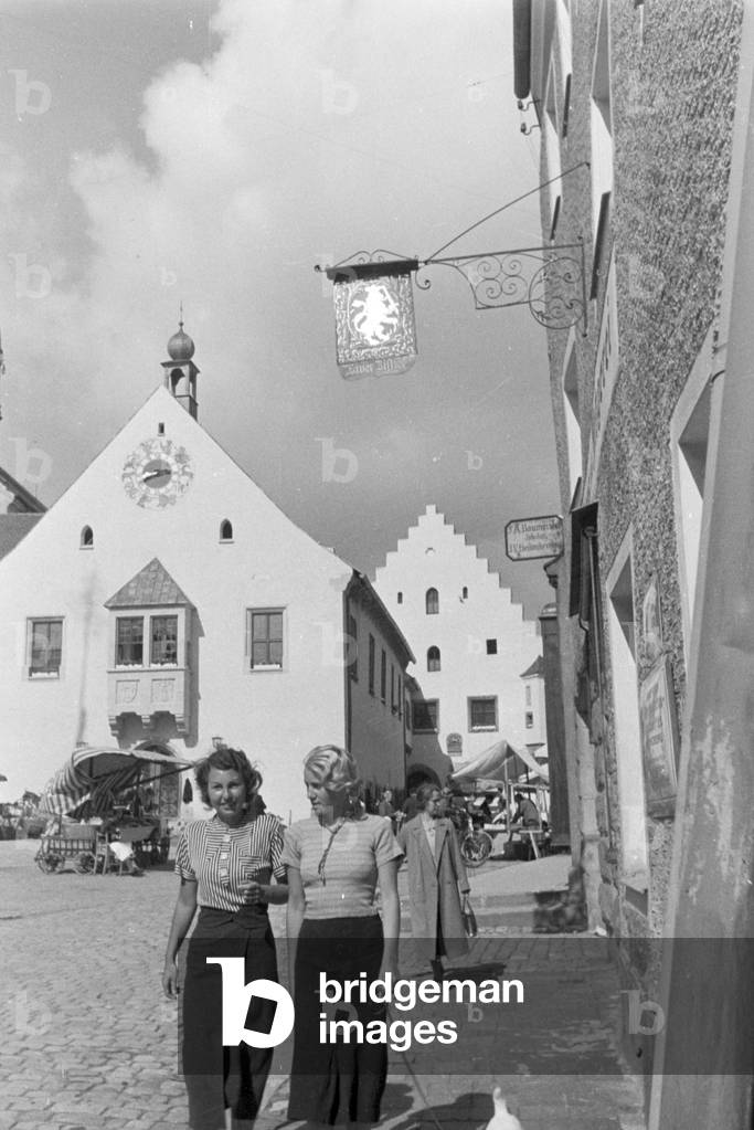 visitation of the citys Nürnberg and Cham, Germany 1930s (b/w photo)