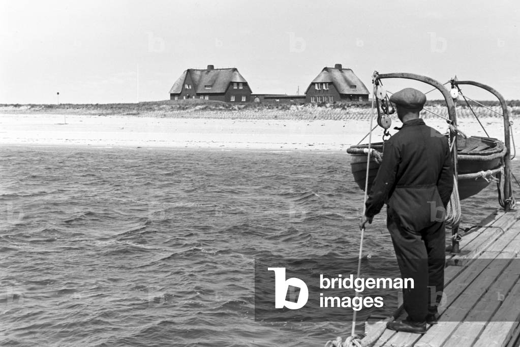 Fishermen at work, Germany 1930s (b/w photo)
