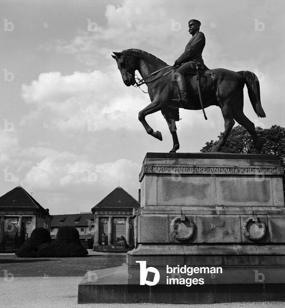 Sculpture of a horseman at the Lustgarten park at Dessau, Germany 1930s (b/w photo)