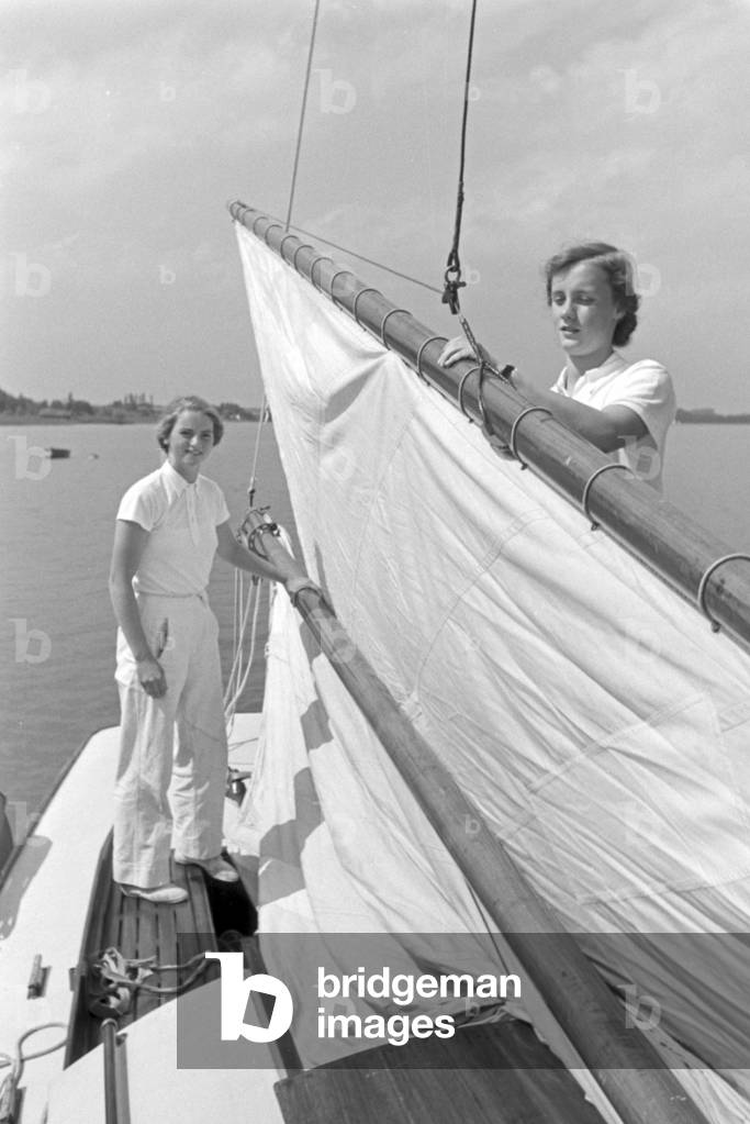 Sailing lessons on the Chiemsee, Germany 1930s (b/w photo)