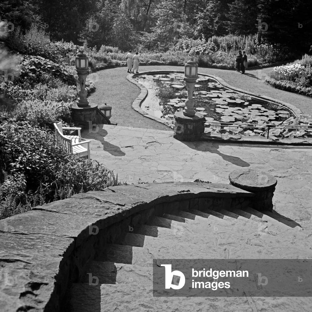 Idyll at Grugapark gardens at Essen, Germany 1930s (b/w photo)