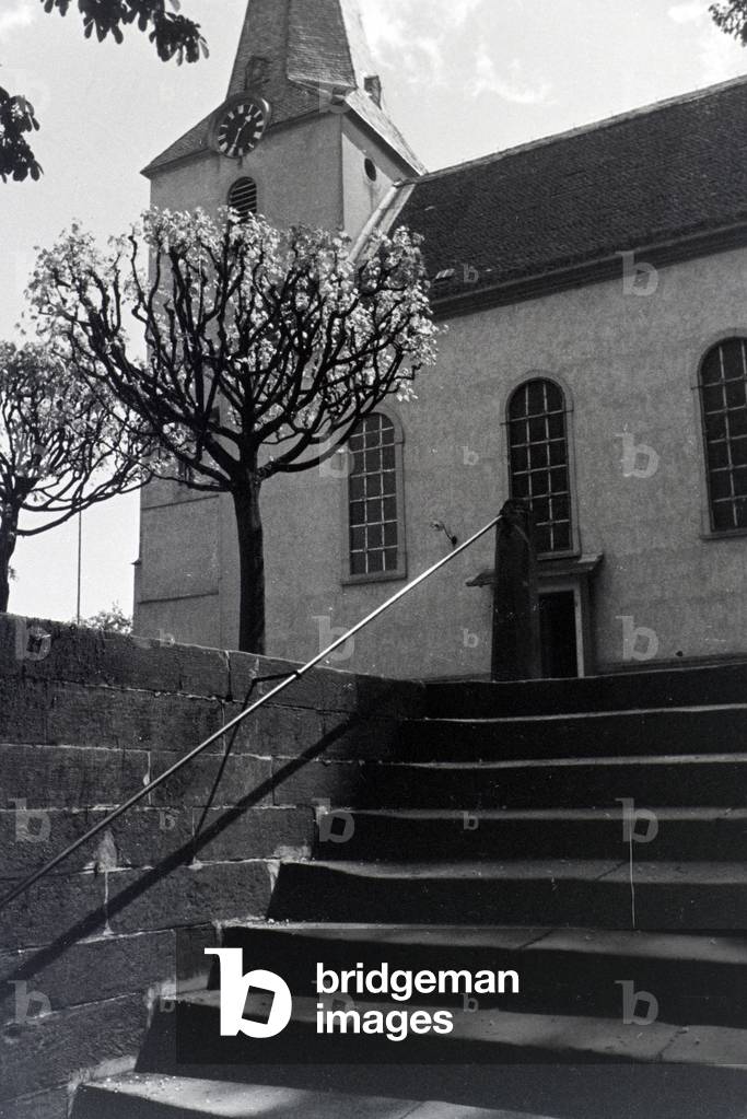 An excursion to Hambach in the Palatinate, Germany 1930s (b/w photo)