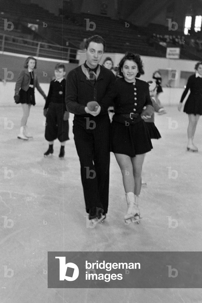 The Austrian figureskater and Olympics champion Karl Sch/Sfer during a training course of a group of Hitler Youth members in an ice stadium in Dortmund, Germany 1930s