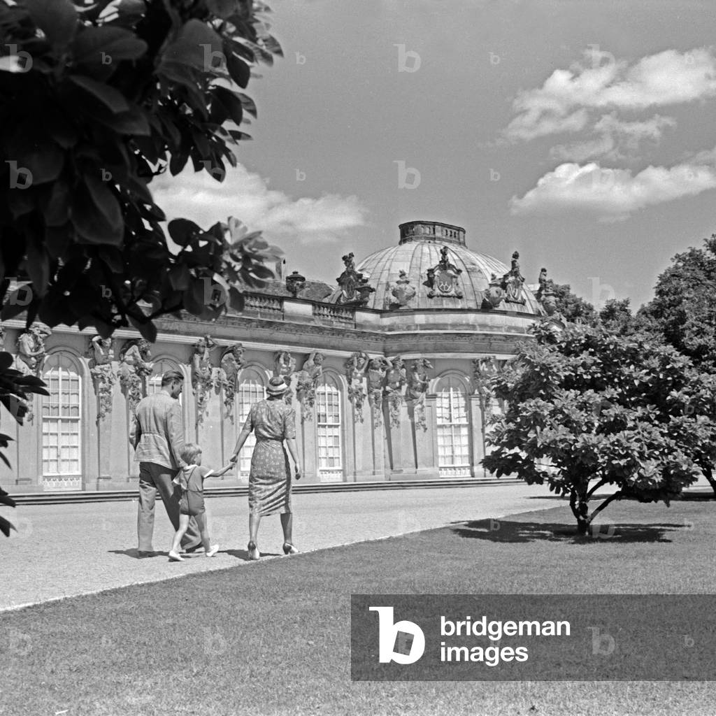 A family strolling at Sanssouci castle at Potsdam near Berlin, Germany 1930s (b/w photo)