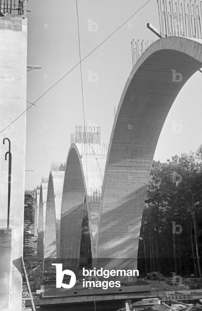 Construction of the motorway bridge near Stuttgart, Germany 1930s (b/w photo)